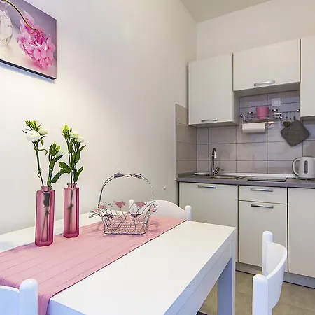 Center Tina Apartman Póla